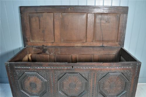 OAK COFFER - ADDITIONAL PHOTO 1