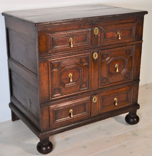 17TH CENTURY OAK CHEST OF DRAWERS - ADDITIONAL PHOTO 1