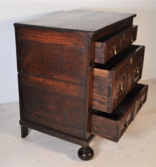 17TH CENTURY OAK CHEST OF DRAWERS - ADDITIONAL PHOTO 2