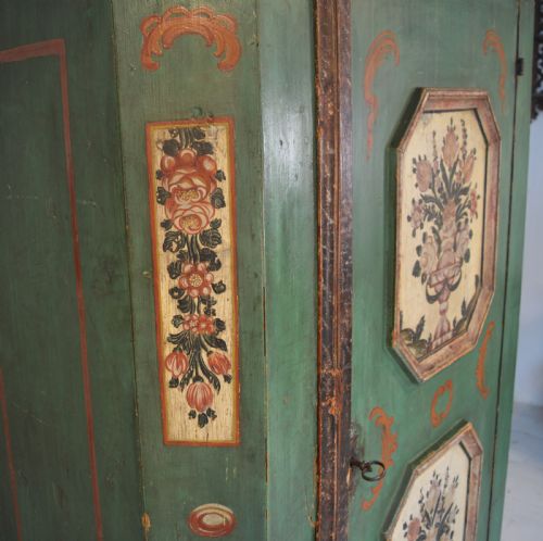 PAINTED CUPBOARD - ADDITIONAL PHOTO 5