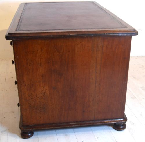 PEDESTAL DESK - ADDITIONAL PHOTO 7