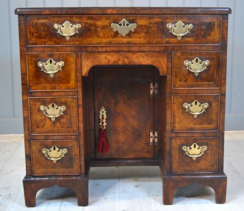 knee hole desk in walnut - CATEGORY: ANTIQUE DESKS - DATED 1750