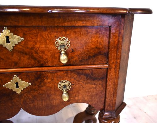 DUTCH SIDE TABLE IN AMBOYNA - ADDITIONAL PHOTO 3