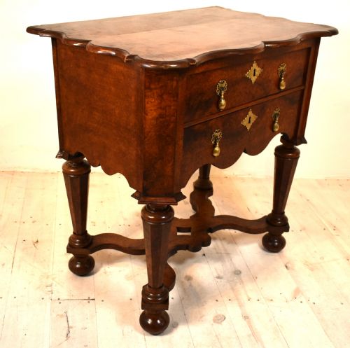 DUTCH SIDE TABLE IN AMBOYNA - ADDITIONAL PHOTO 4