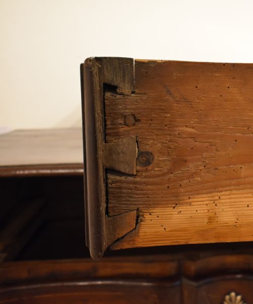 FRENCH PROVINCIAL WALNUT COMMODE - ADDITIONAL PHOTO 9