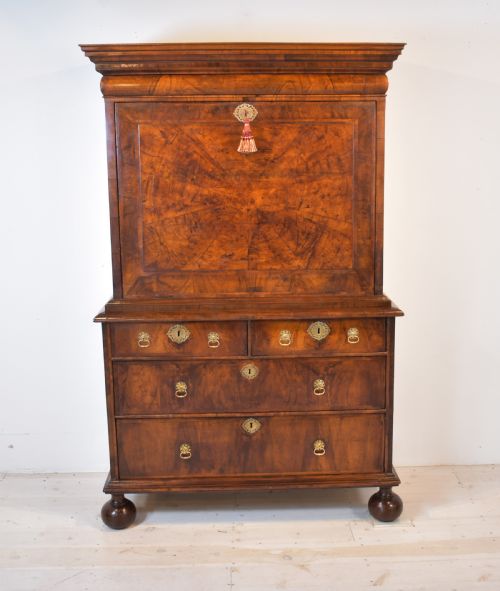 WALNUT SECRETAIRE QUEEN ANNE - ADDITIONAL PHOTO 1