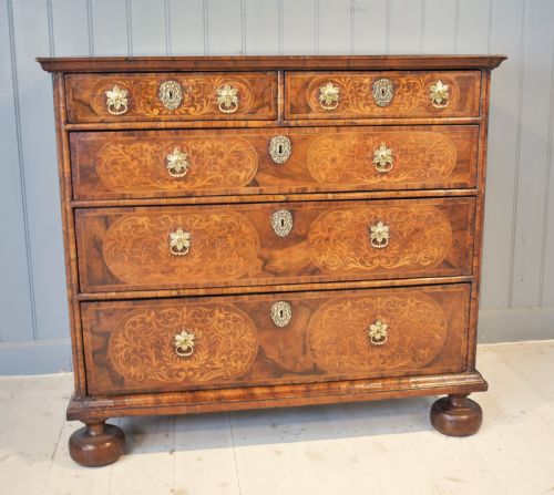 walnut and seaweed marquetry 17th century chest of drawers - CATEGORY: ANTIQUE CHEST OF DRAWERS - DATED BEFORE 1700