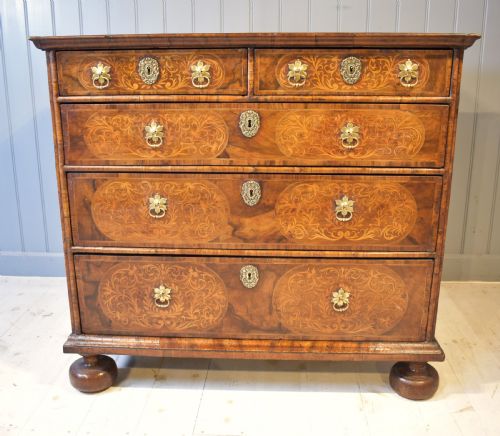 WALNUT AND SEAWEED MARQUETRY 17TH CENTURY CHEST OF DRAWERS - ADDITIONAL PHOTO 1