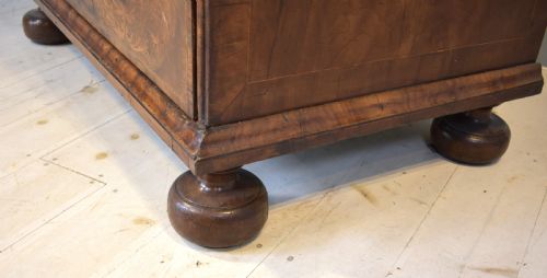 WALNUT AND SEAWEED MARQUETRY 17TH CENTURY CHEST OF DRAWERS - ADDITIONAL PHOTO 12