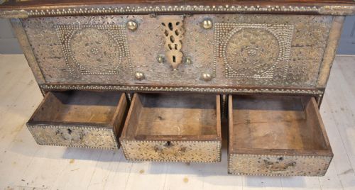 ZANZIBAR CHEST 19TH CENTURY - ADDITIONAL PHOTO 6
