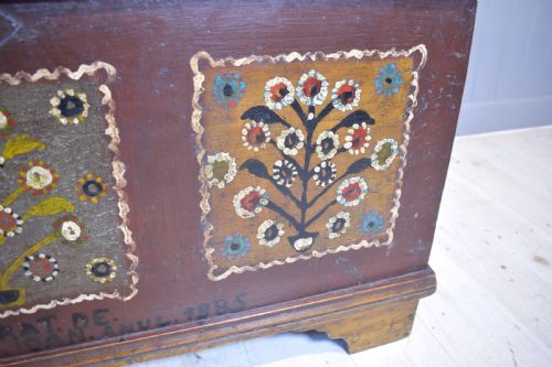 PAINTED PINE BOX 1885 - ADDITIONAL PHOTO 3