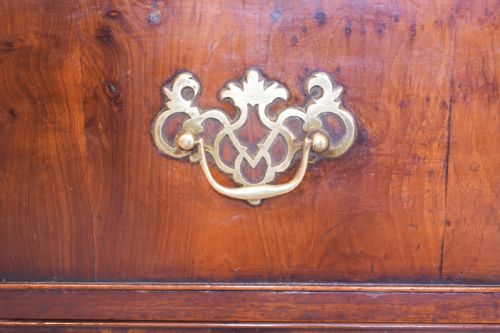 YEW WOOD CHEST OF DRAWERS - ADDITIONAL PHOTO 8