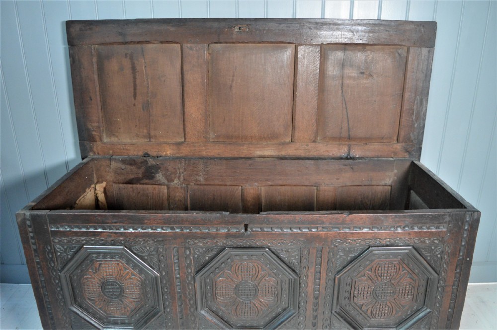 Oak coffer View II