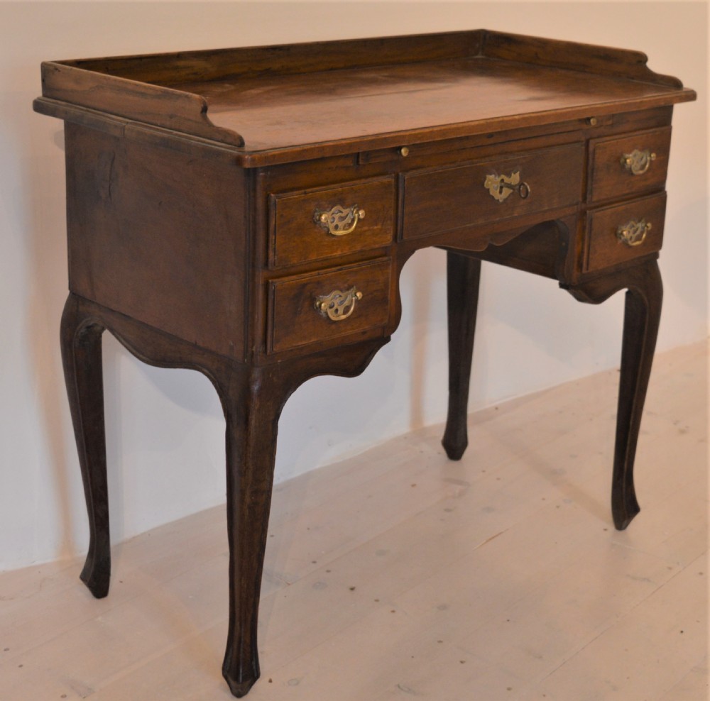 French writing table