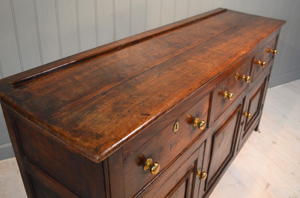 Dresser base View VI