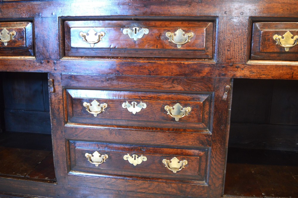 Dresser base View VI