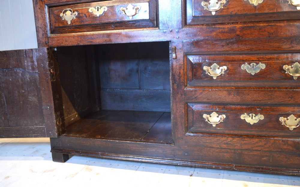 Dresser base View VII