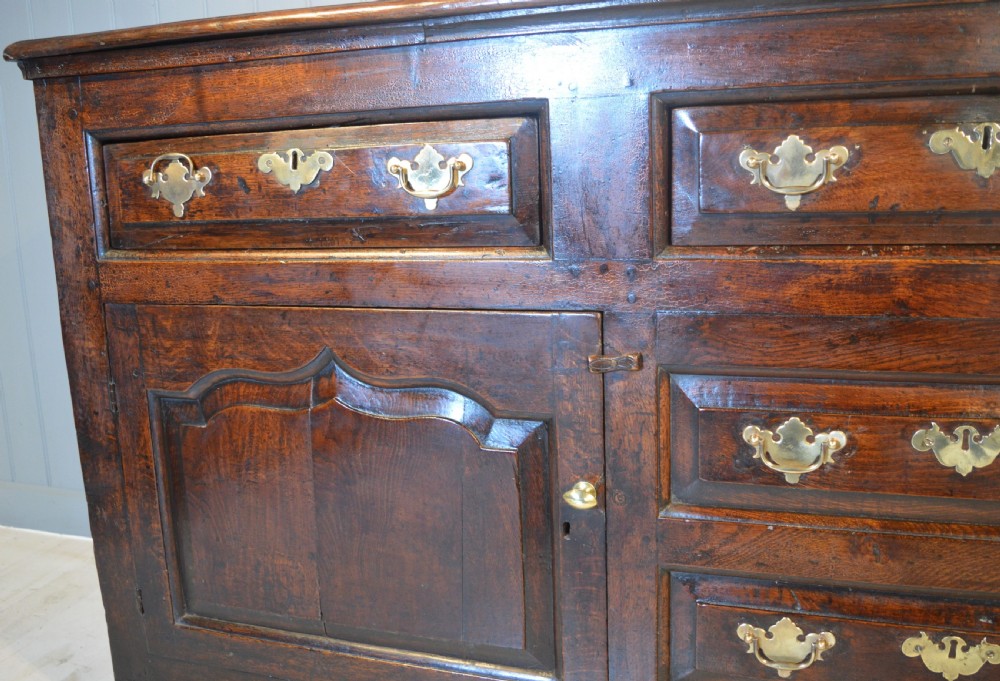 Dresser base View VIII