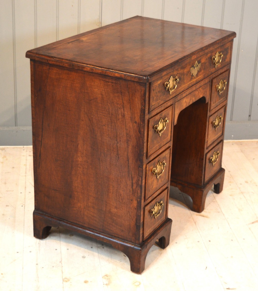 Knee Hole desk in walnut View III