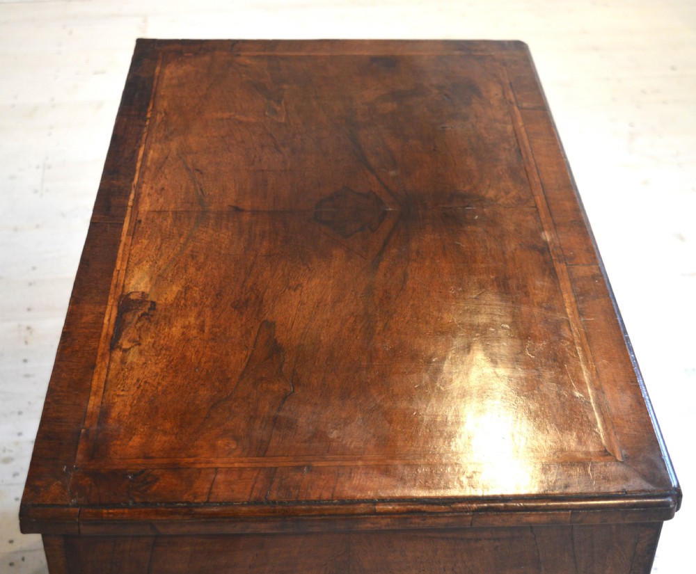 Knee Hole desk in walnut View VI