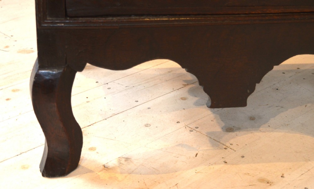 Oak chest on stand View VII