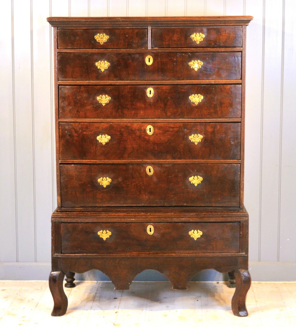 Oak chest on stand View IX