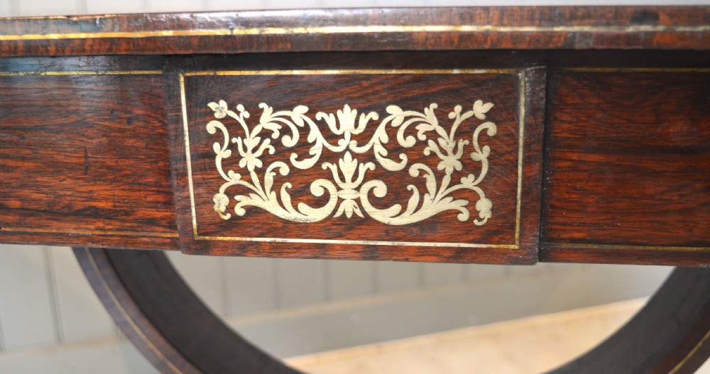 Sofa table in rosewood View IX