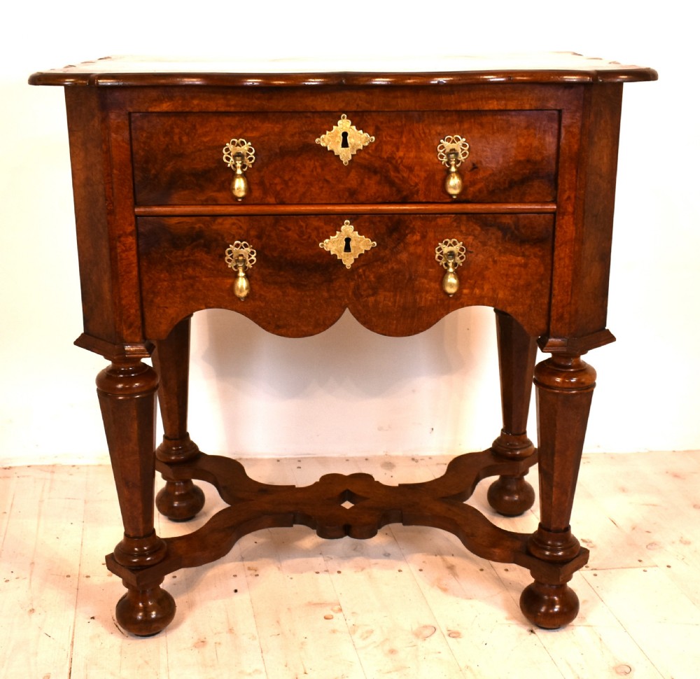 Dutch side table in Amboyna 