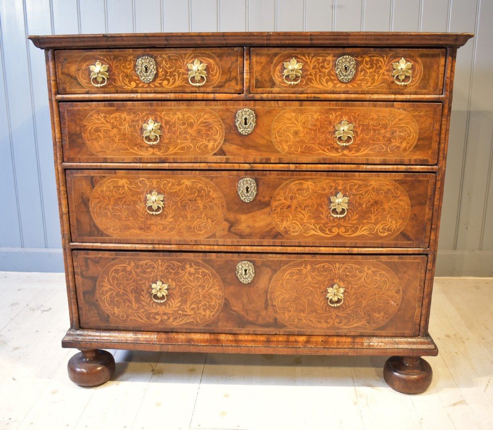 Walnut and seaweed marquetry 17th century chest of drawers View II