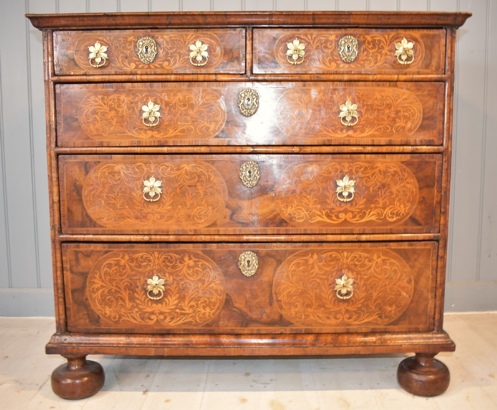 Walnut and seaweed marquetry 17th century chest of drawers View VII