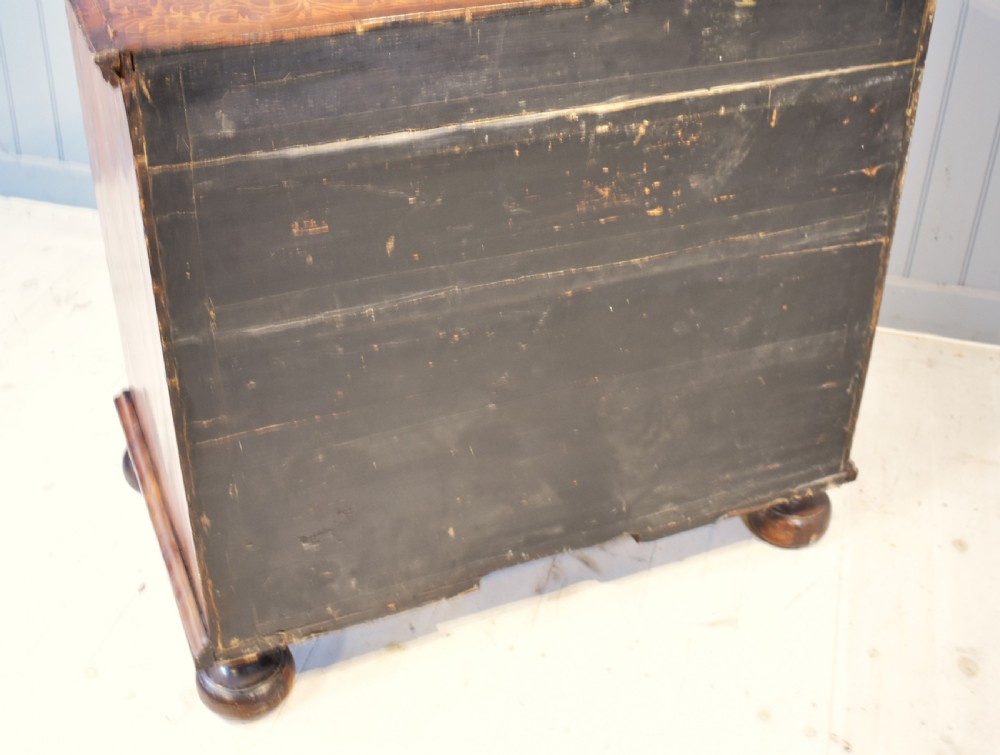 Walnut and seaweed marquetry 17th century chest of drawers View VIII