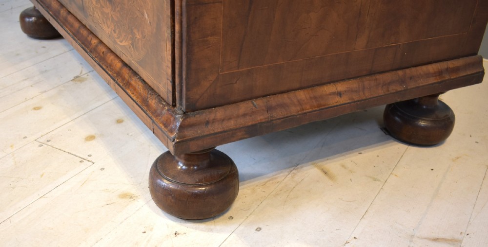Walnut and seaweed marquetry 17th century chest of drawers View XIII