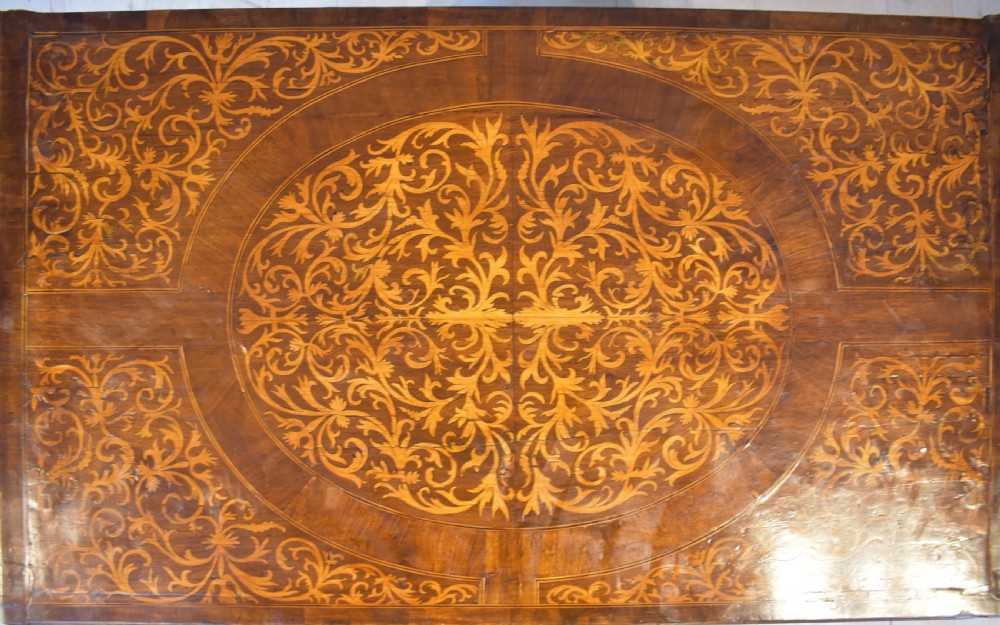 Walnut and seaweed marquetry 17th century chest of drawers View XIV