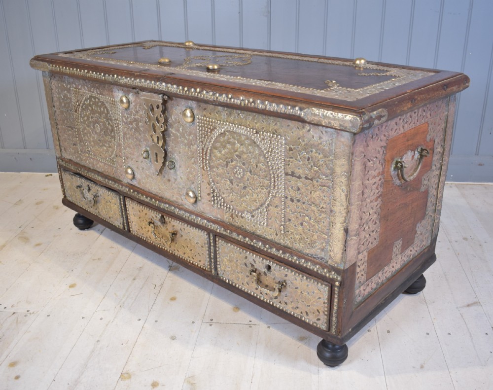 zanzibar chest 19th century View IV