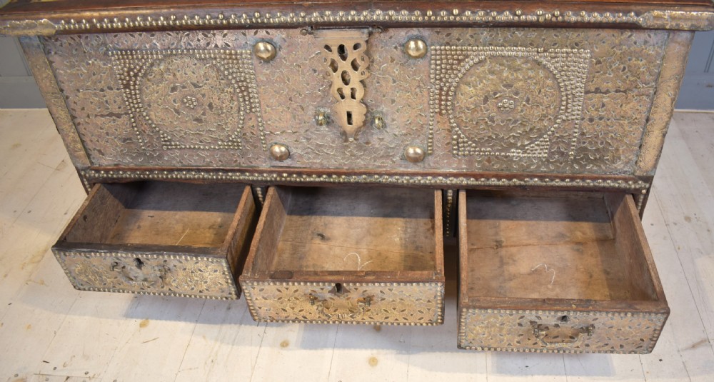 zanzibar chest 19th century View V