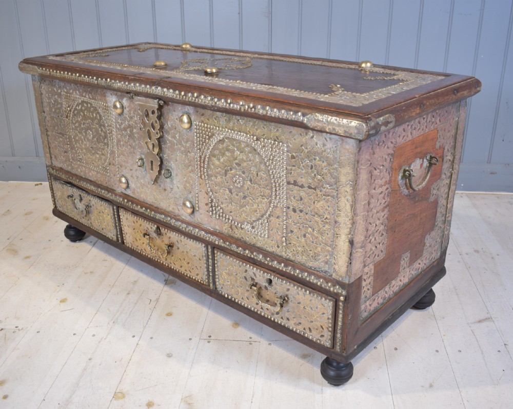 zanzibar chest 19th century View VI