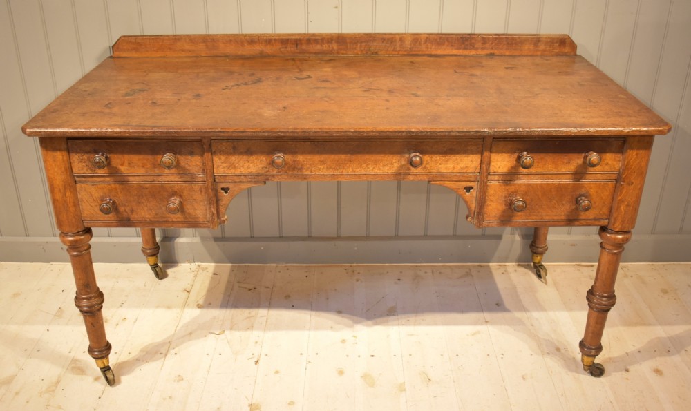 Writing table in oak (Holland & Sons)