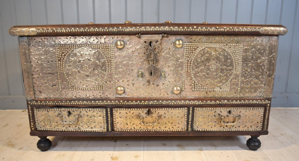 Zanzibar chest