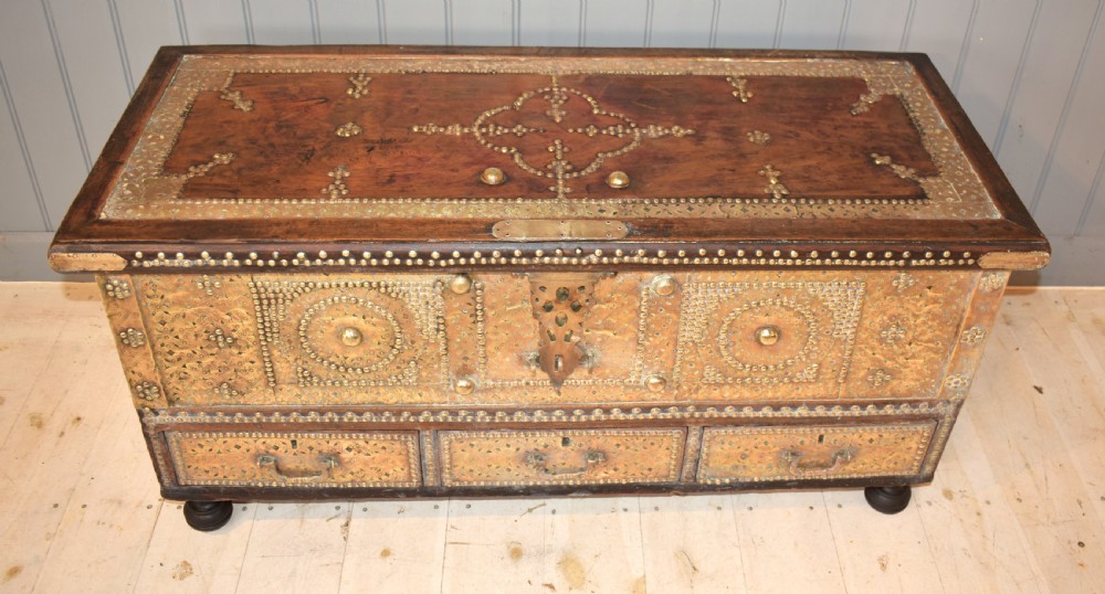 Zanzibar chest View II