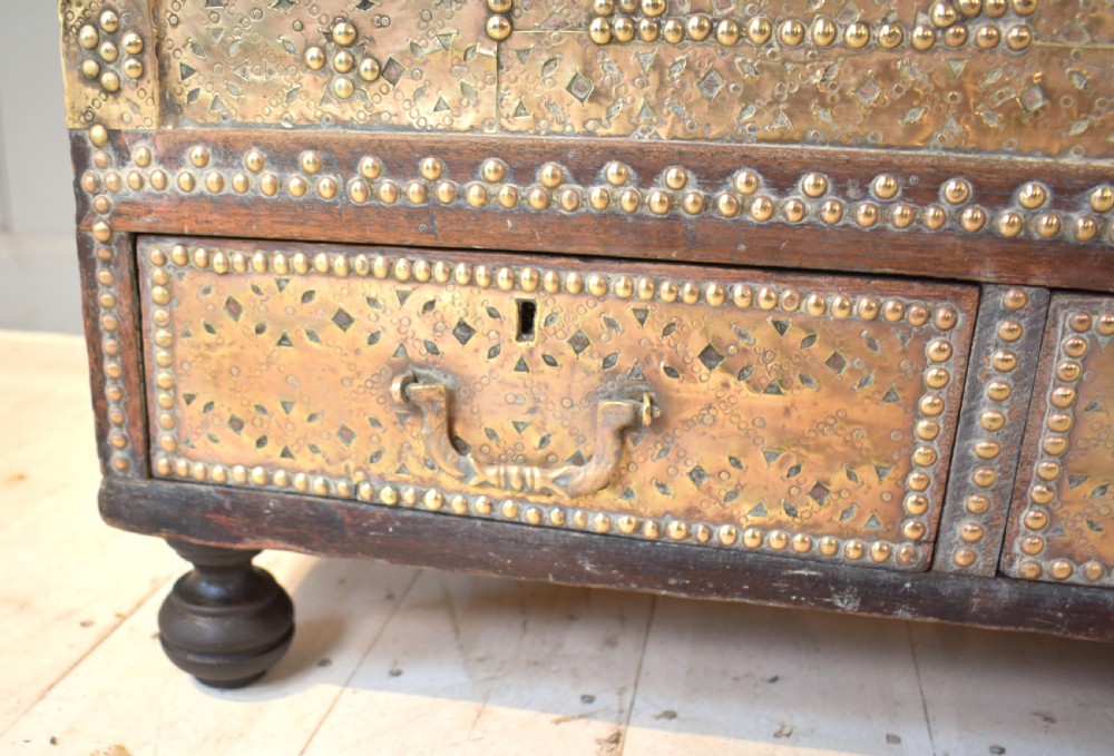 Zanzibar chest View VI