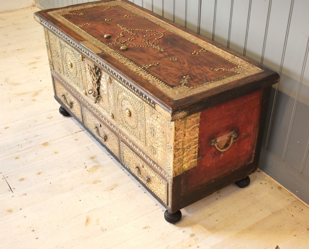 Zanzibar chest View VII