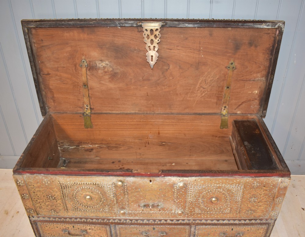 Zanzibar chest View VIII