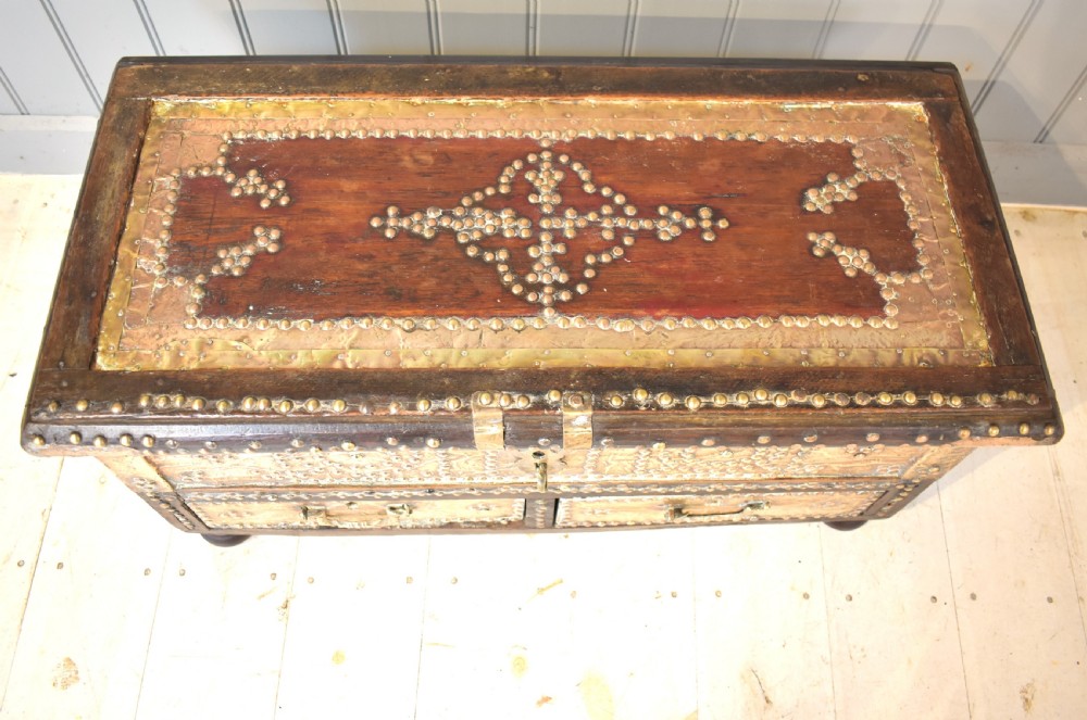zanzibar small chest View II
