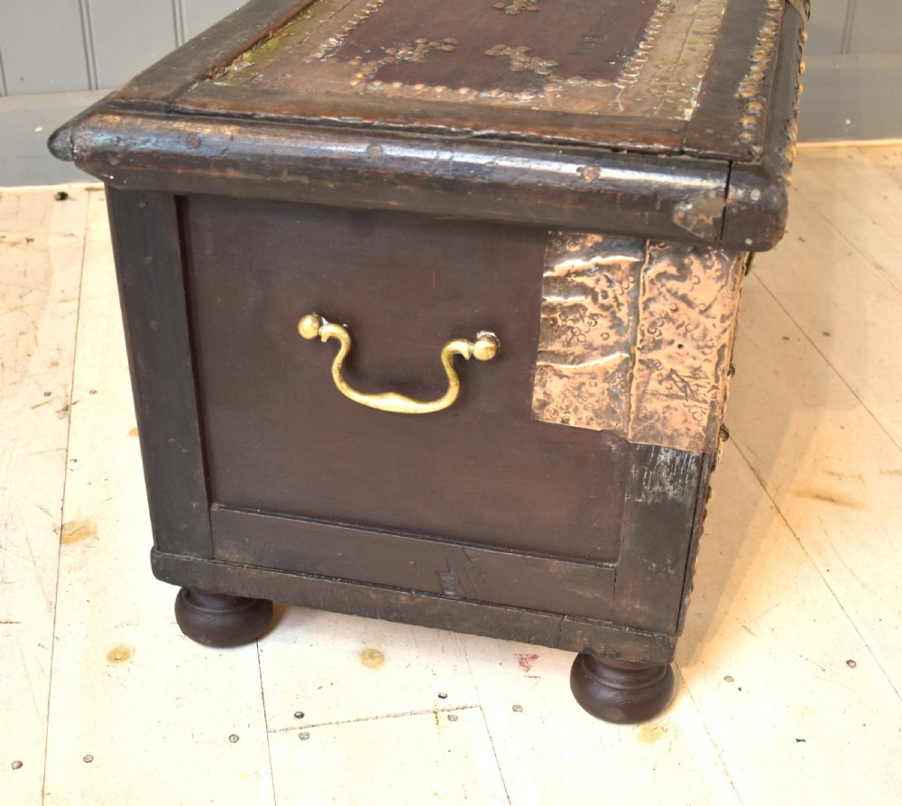 zanzibar small chest View V