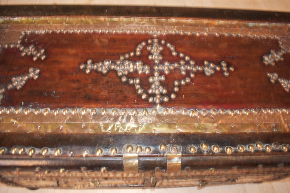 zanzibar small chest View VIII