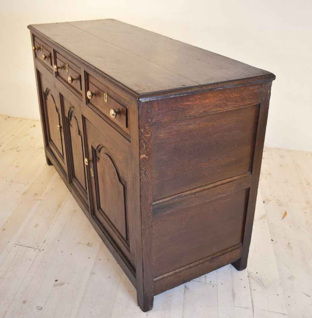 Dresser base in oak View II
