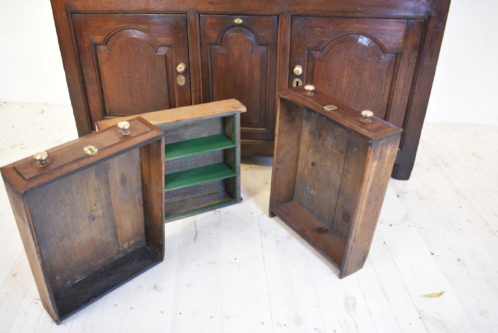 Dresser base in oak View V