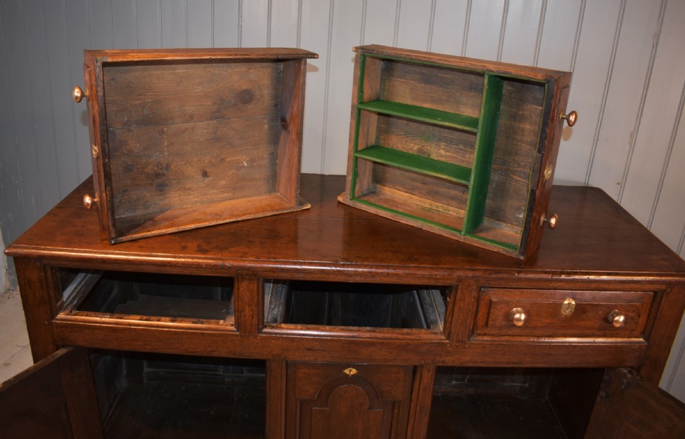 Dresser base in oak View VIII
