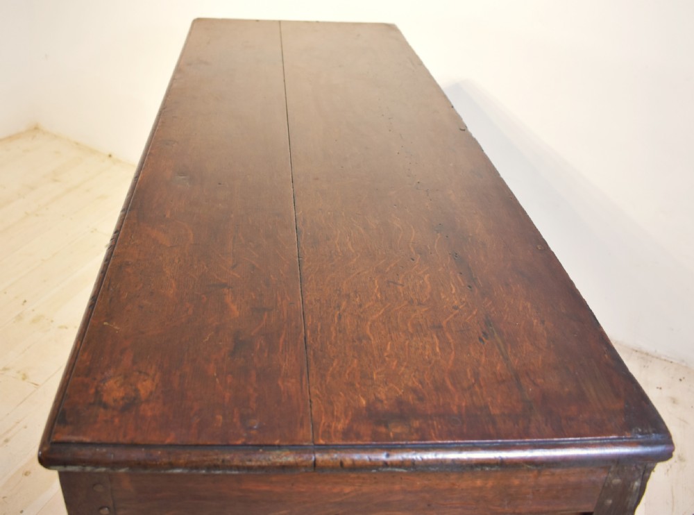 Dresser base in oak View IX