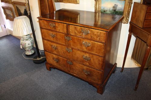 Early 18th Century Walnut Chest of Drawers